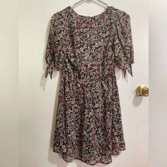 Dynamite floral mini dress - Picture 2 of 7